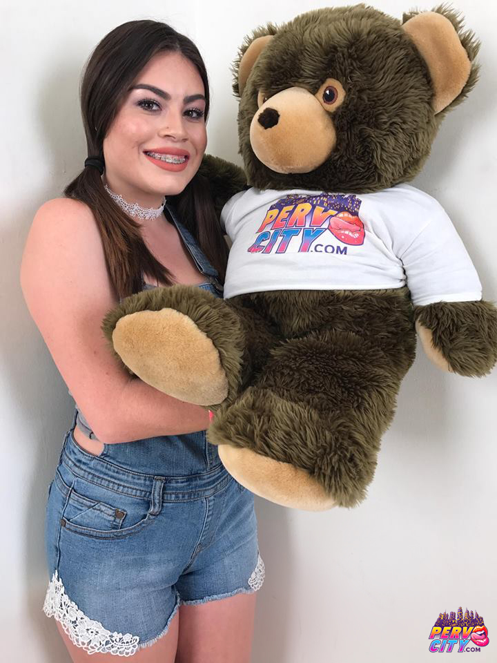 Veronica Valentine, BJ, Oral, PervCity, Brunette, Latina, Braces, Porn BTS