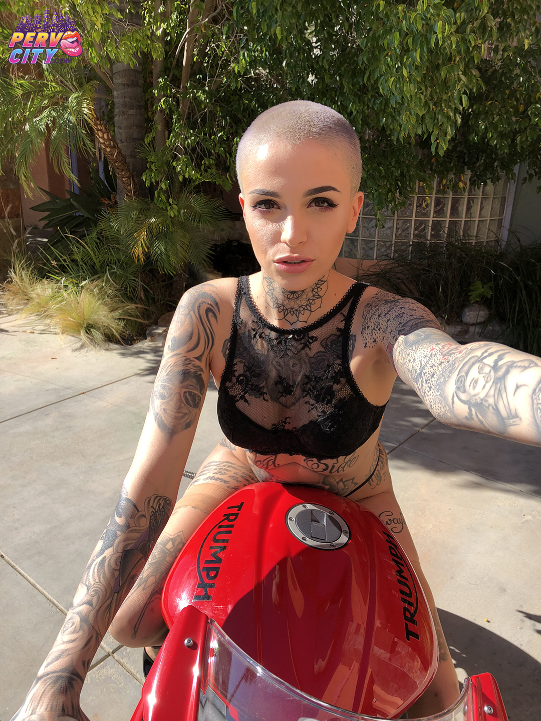 Leigh Raven, Ramon Nomar, Blowjob, Deepthroat, Porn BTS, Selfies, inked, tattoos, big dick